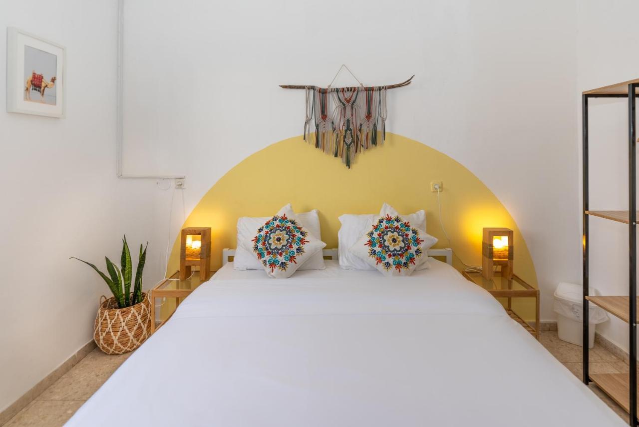 The White Hill Guesthouse Йерухам Экстерьер фото