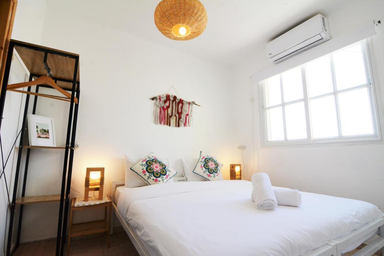 The White Hill Guesthouse Йерухам Экстерьер фото