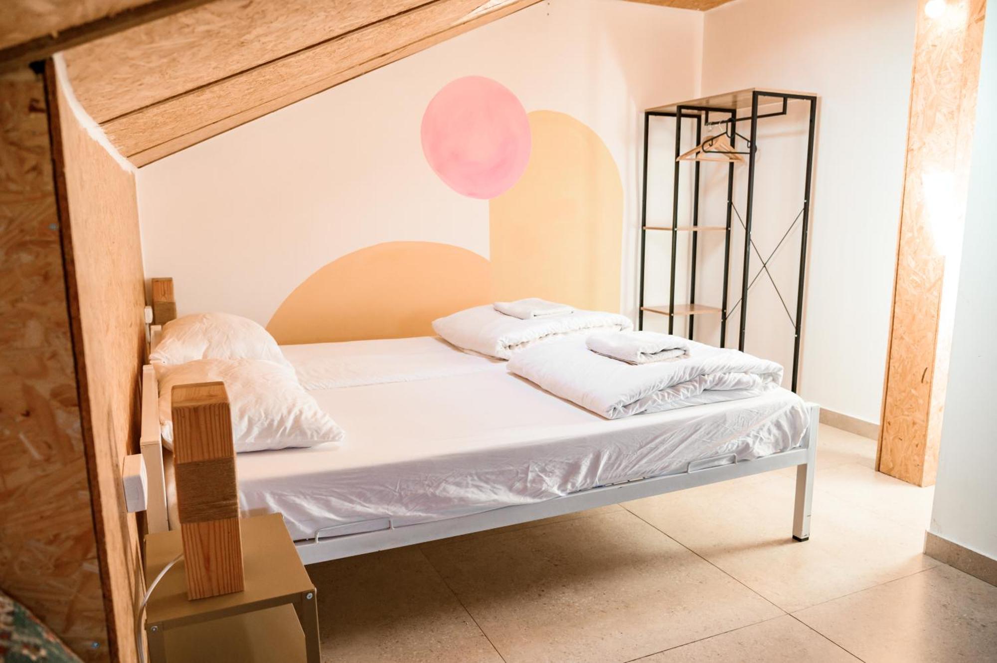 The White Hill Guesthouse Йерухам Экстерьер фото