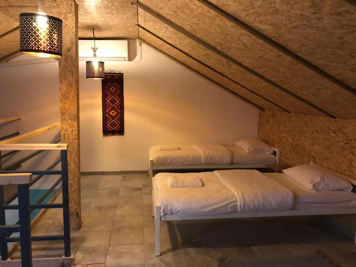 The White Hill Guesthouse Йерухам Экстерьер фото