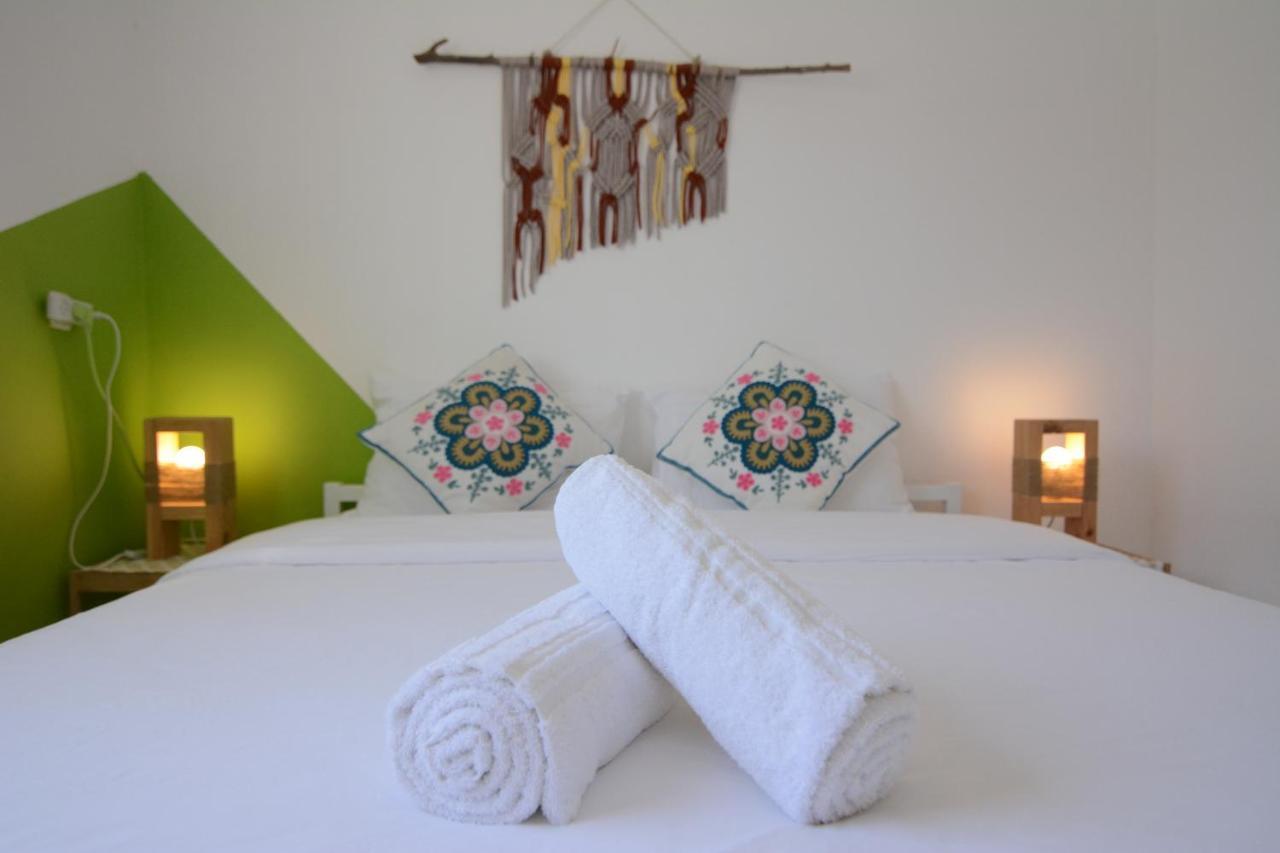 The White Hill Guesthouse Йерухам Экстерьер фото